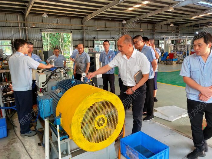 顧問老師現場悉心輔導 顧問老師現場悉心輔導